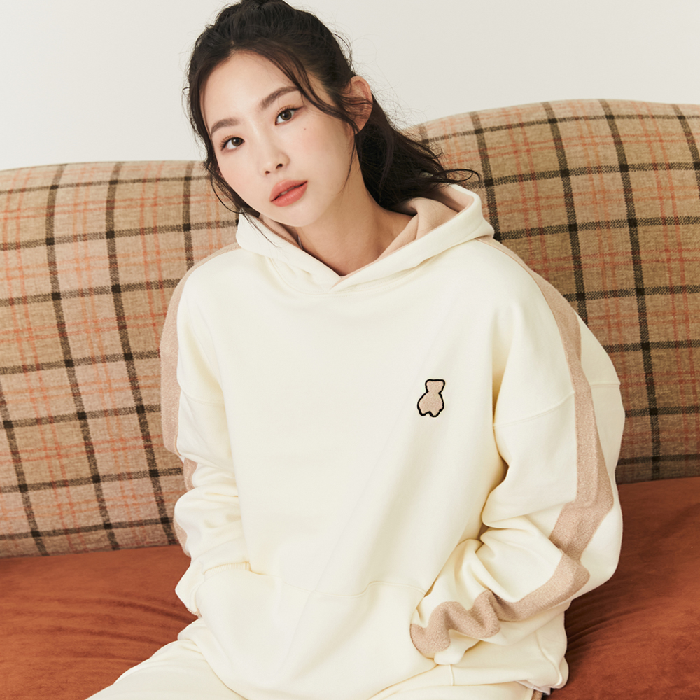 ★DXOH★BEAR EMBROIDER HOODIE [WHITE]★正規品/韓国直送料込 ☆DXOH☆BEAR EMBROIDER HOODIE [WHITE]☆正規品/韓国直送料込