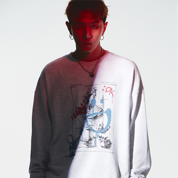 [全款] [ULKIN] (iKON DK Gift- 1p Random Among 4p Photo Cards) Spray Smile Statue Sweatshirt [Light Grey]_金东爀吧